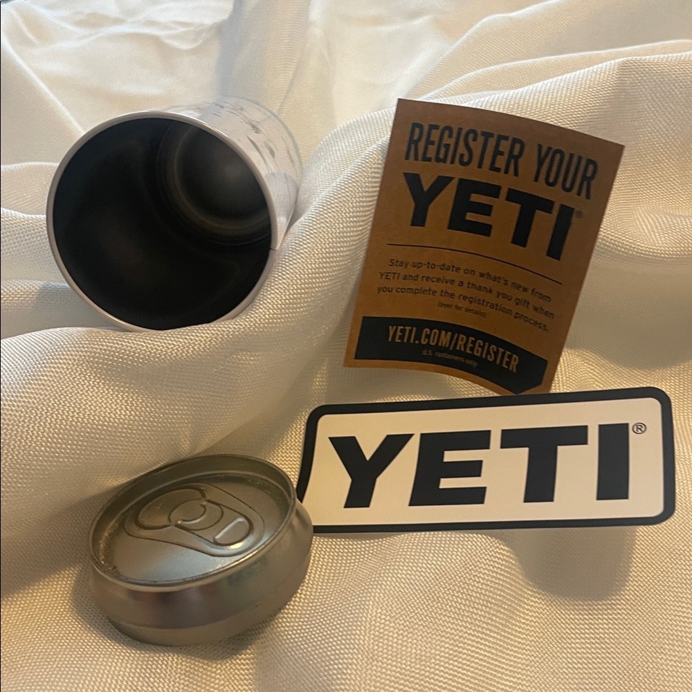 YETI stash can White and Blue Graphic Can with YETI STICKER - Picture 2 of 3